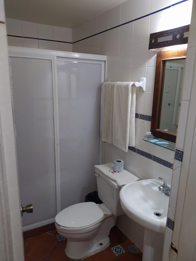 Bathroom 3, HOTEL COLONIAL MATAMOROS, Matamoros