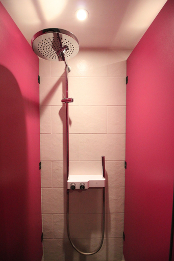 Bathroom 5, Smart Hyde Park Inn Hostel, London