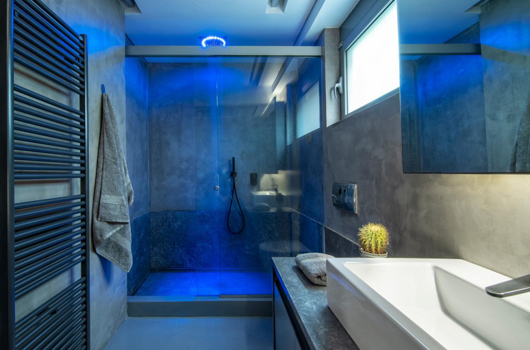 Bathroom 3, Elegant and Private living by Neuvel, Attica