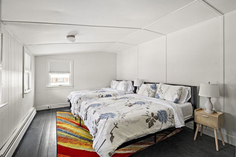 Bedroom 2, The Brooks Motel, Columbia