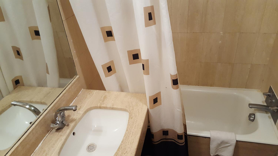 Bathroom 3, Hotel Media, Paris