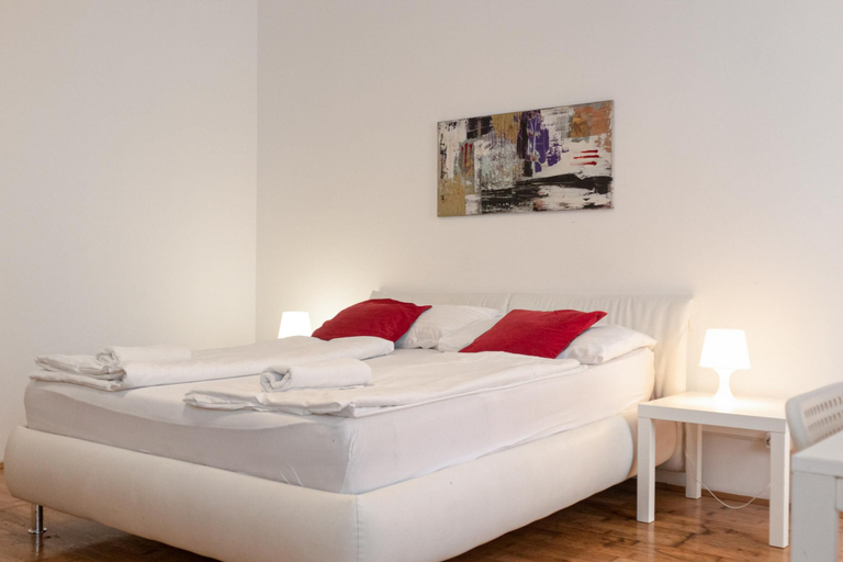 Bedroom 2, Central 3BR shared Apt. Near Rennweg, Wien