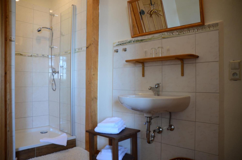 Bathroom 5, Schloss Herberge Hohenerxleben, Salzlandkreis
