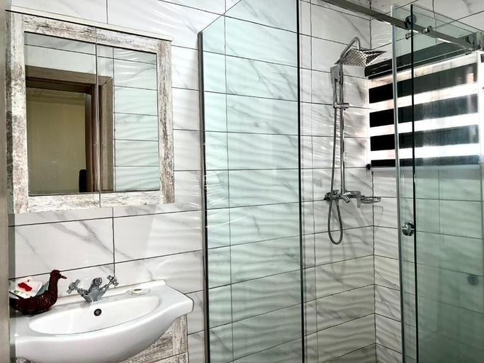 Bathroom 3, UrbaN RootZ, AbujaMun