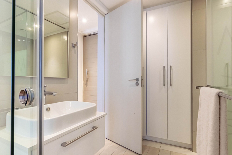 Bathroom 4, Sandton Smart Apartment Thirteen, City of Johannesburg