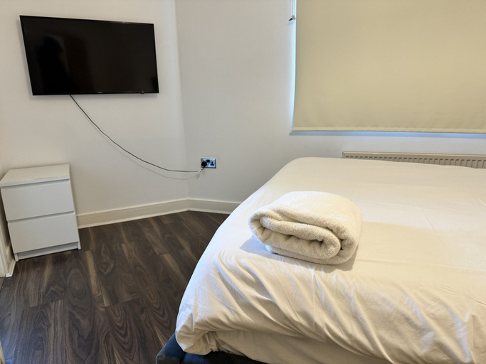 Bedroom 3, Havana 2 bed Apartment in london, London