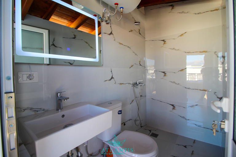 Bathroom 3, Atlantis Hotel & Apartments, Sarandës