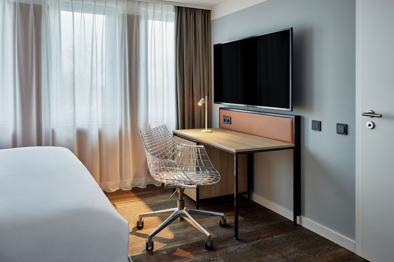 Bedroom 5, The Deutz, a Tribute Portfolio Hotel by Marriott, Köln