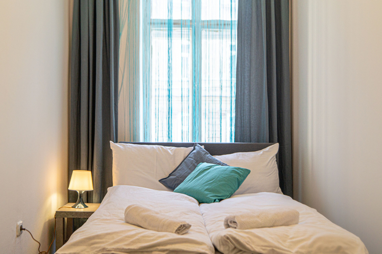 Bedroom 3, Pleasant 3BR shared Apt-WienerStadthalle, Wien