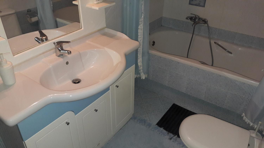 Bathroom 3, Family apartments, West Greece
