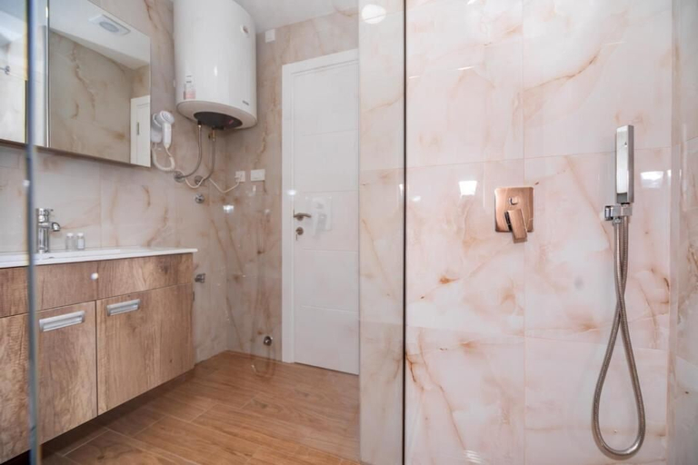 Bathroom 4, Pharos Hotel
