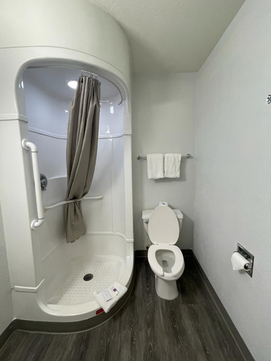 Bathroom 4, Motel 6 Casper, Natrona