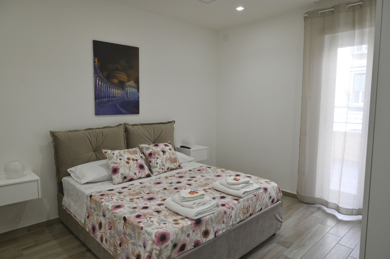 Room 2, Naples Home, Napoli
