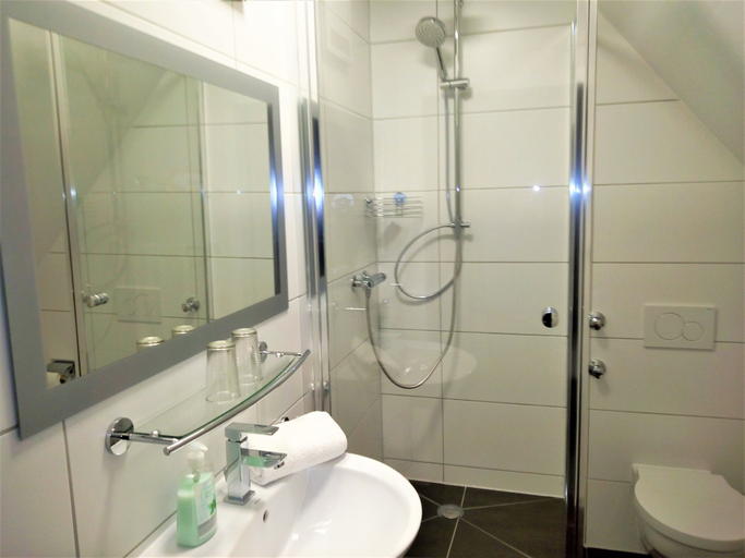 Bathroom 5, Hotel Brehm, Würzburg