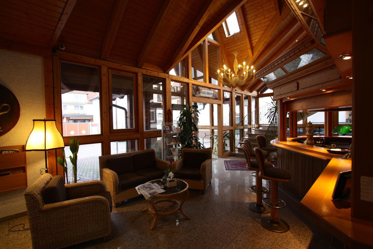 Public Area 3, Hotel Zum Lowen, Groß-Gerau