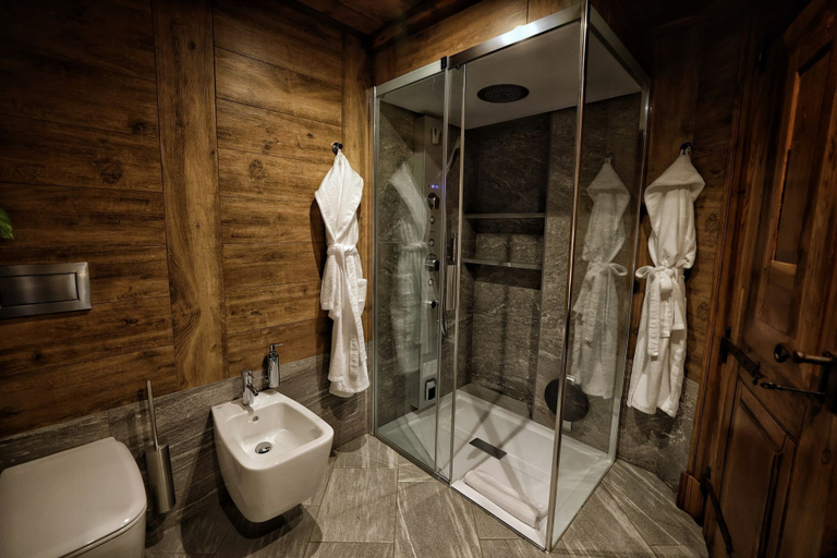 Bathroom 5, Café Quinson Relais de Charme, Aosta