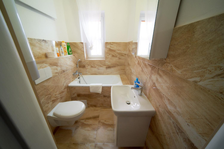 Bathroom 3, Bluestars Family, Karlovy Vary