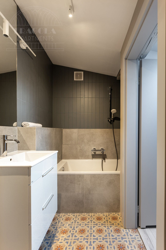 Bathroom 2, Blue Blood for 11 by Fragola Apartments, Kraków City