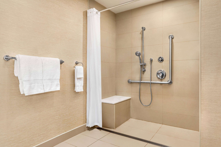 Bathroom 4, Ramada by Wyndham Niagara Falls Near the Falls, Niagara