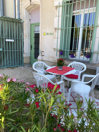 Others 4, Cote Court, Vaucluse