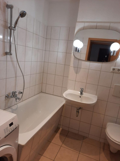 Bathroom 2, Suenos Apartment, Magdeburg