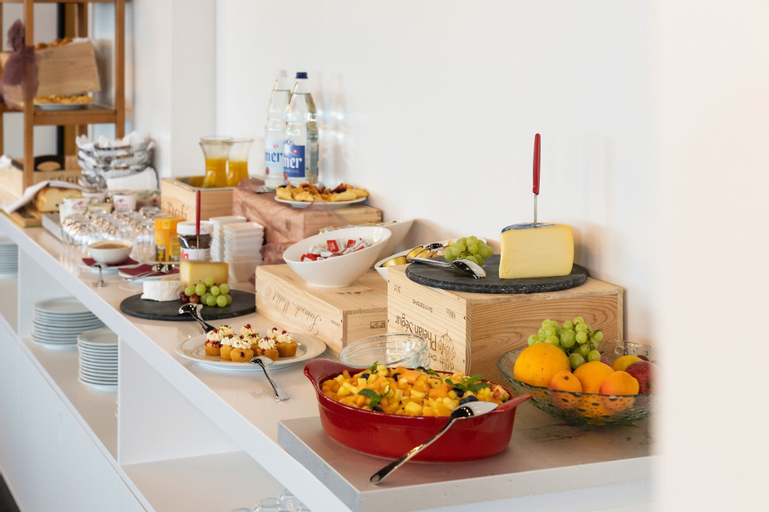 Food & Drinks 14