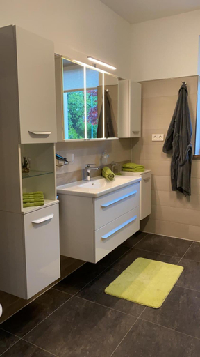 Bathroom 10