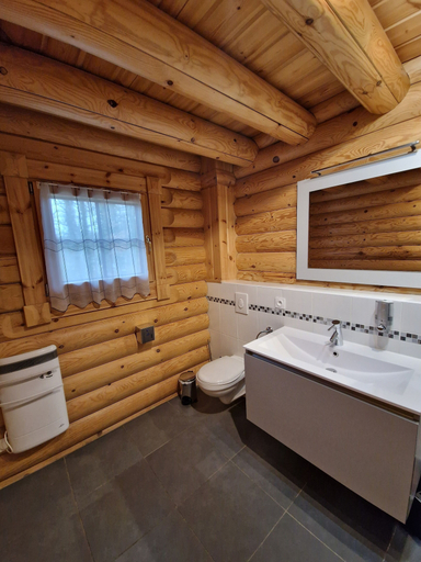 Bathroom 3, Les Pins Sylvestres, Moselle