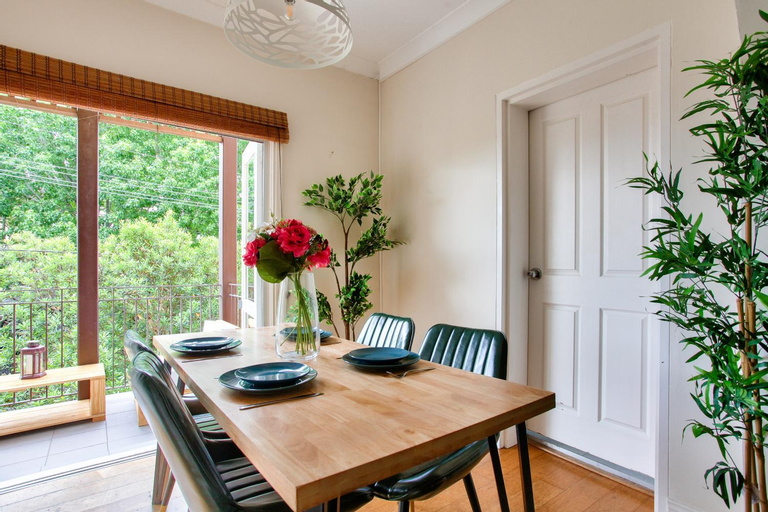 Facilities 5, 2 Bedroom Apartment Newtown Near to Shops 2, Sydney