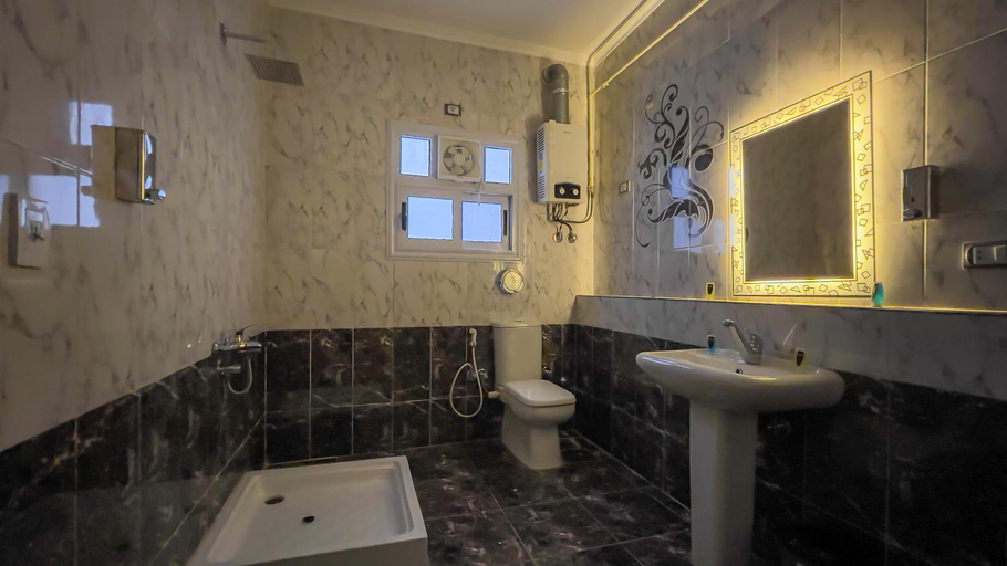 Bathroom 3, AlaskaPyramidsView, Al-Ahram