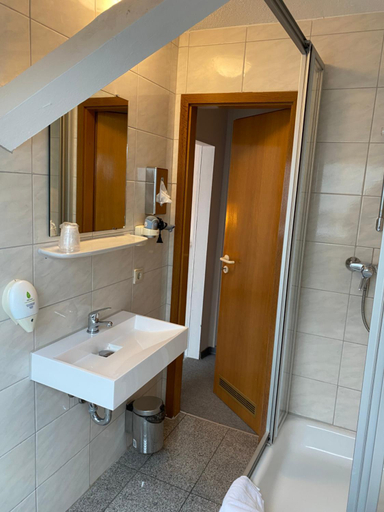 Bathroom 4, mD-Hotel Sonne, Karlsruhe
