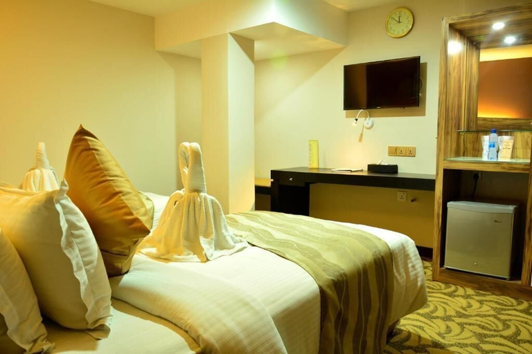 Bedroom 5, Pearl City Hotel, Thimbirigasyaya