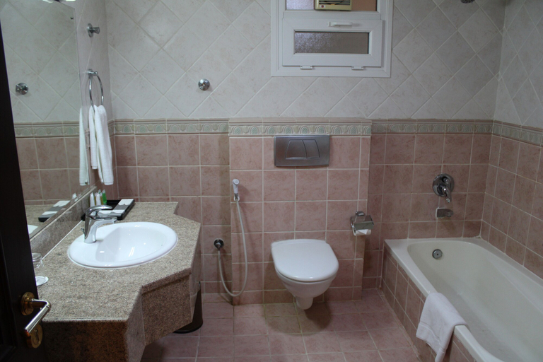 Bathroom, Garden Hotel Muscat, Bausher