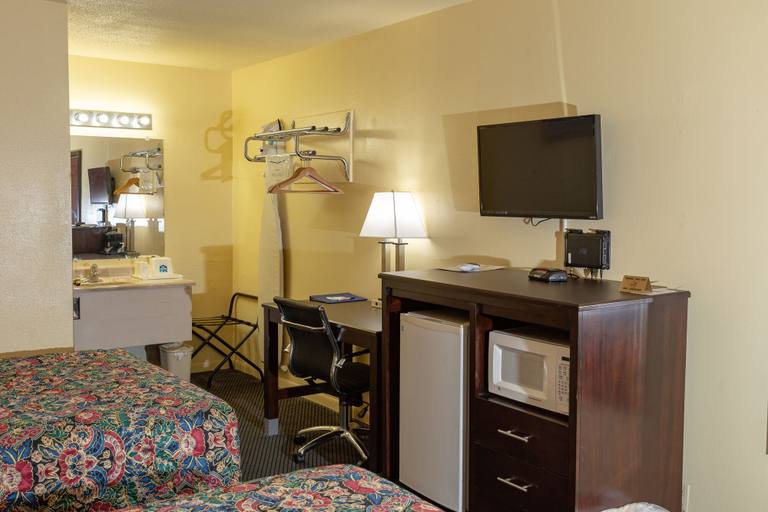 Bedroom 3, Americas Best Value Inn Chanute, Neosho