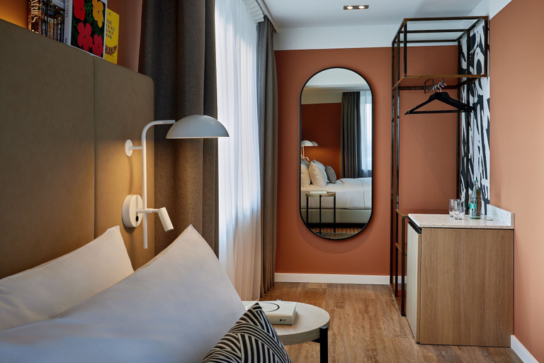 Bedroom 3, The Deutz, a Tribute Portfolio Hotel by Marriott, Köln