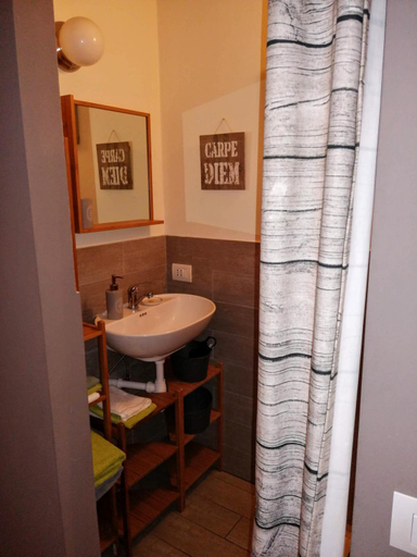 Bathroom 2, Il Pettirosso, Pavia