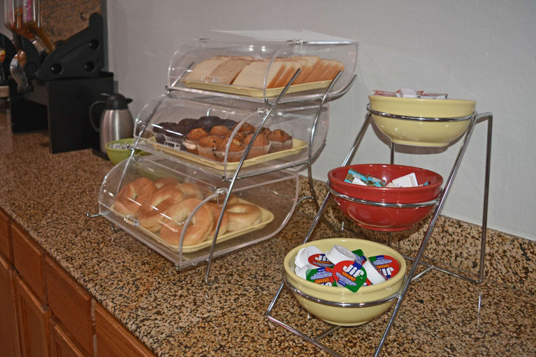 Food & Drinks 5, Quality Inn & Suites Syracuse - Carrier Circle, Onondaga