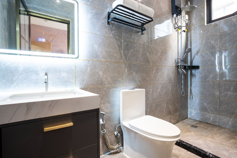 Bathroom 3, Home me Hotel, Makati City