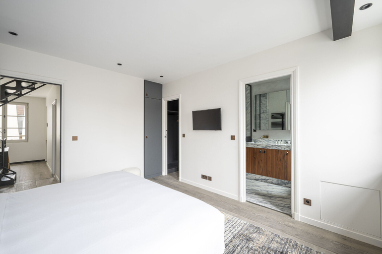 Others 5, Saint Germain Residence, Paris