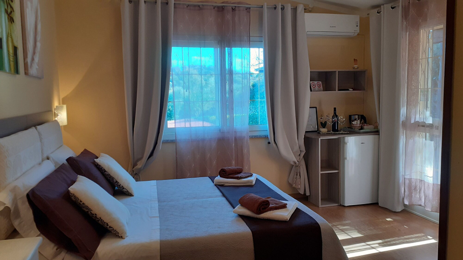 Bedroom 5, Li Muntigeddi, Nuoro