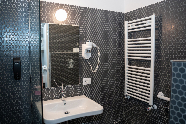 Bathroom 5, Babila Hostel & Bistrot, Milano