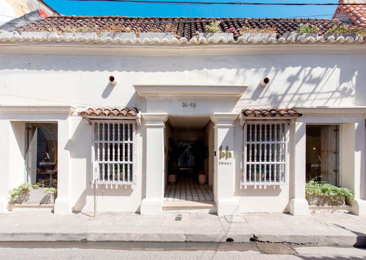Exterior & Views