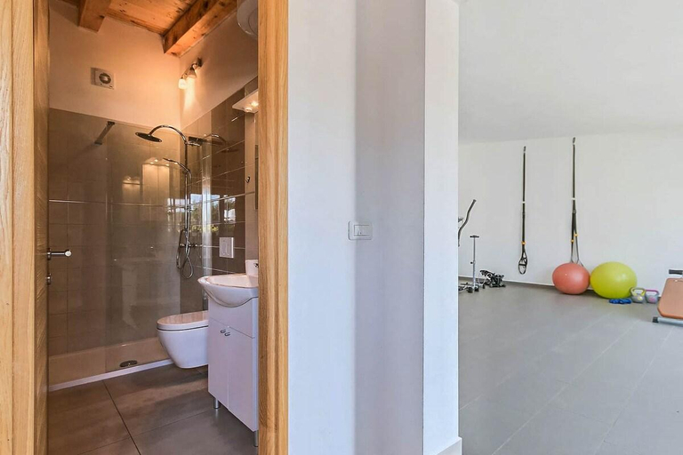 Bathroom 4, Sonnengarten floor 1, Marčana