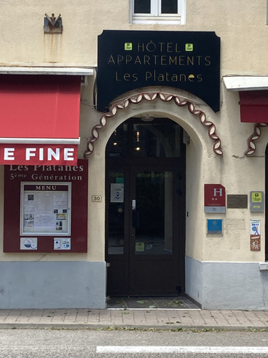 Exterior & Views 2, Hôtel et Appartements Les Platanes, Ardèche