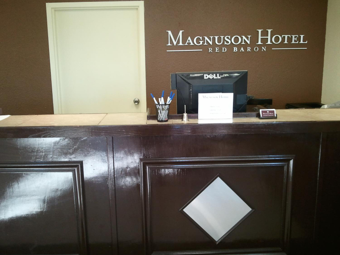 Public Area, Magnuson Hotel Red Baron, Finney