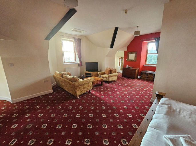Bedroom 3, Broomhall Castle Hotel, Clackmannanshire