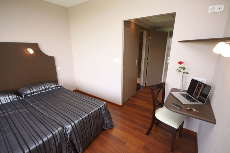 Bedroom 2, Logis Hotel Cadusia, Aube