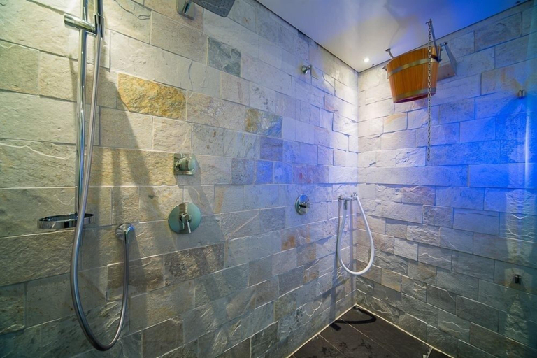 Bathroom 4, Wellness- und Schneesporthotel Christiania, Visp