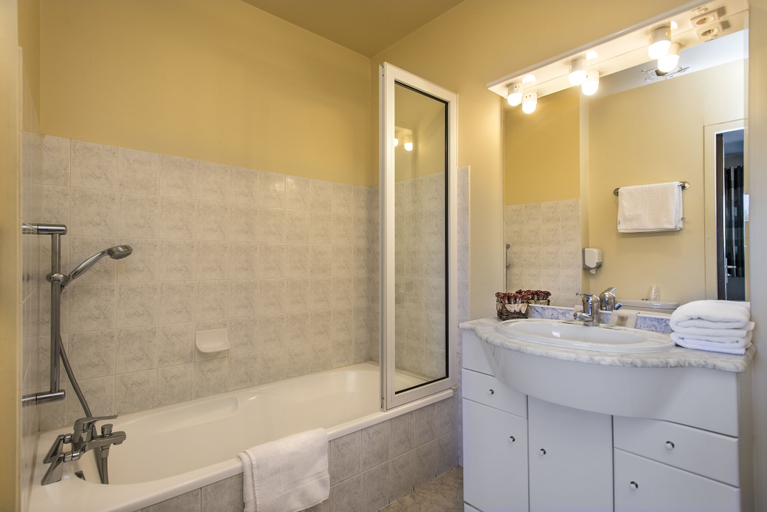 Bathroom 4, Les Portes d'Apcher, Lozère