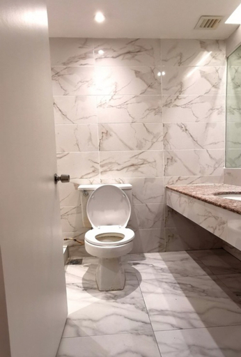 Bathroom 3, Kuching Park Hotel, Kuching